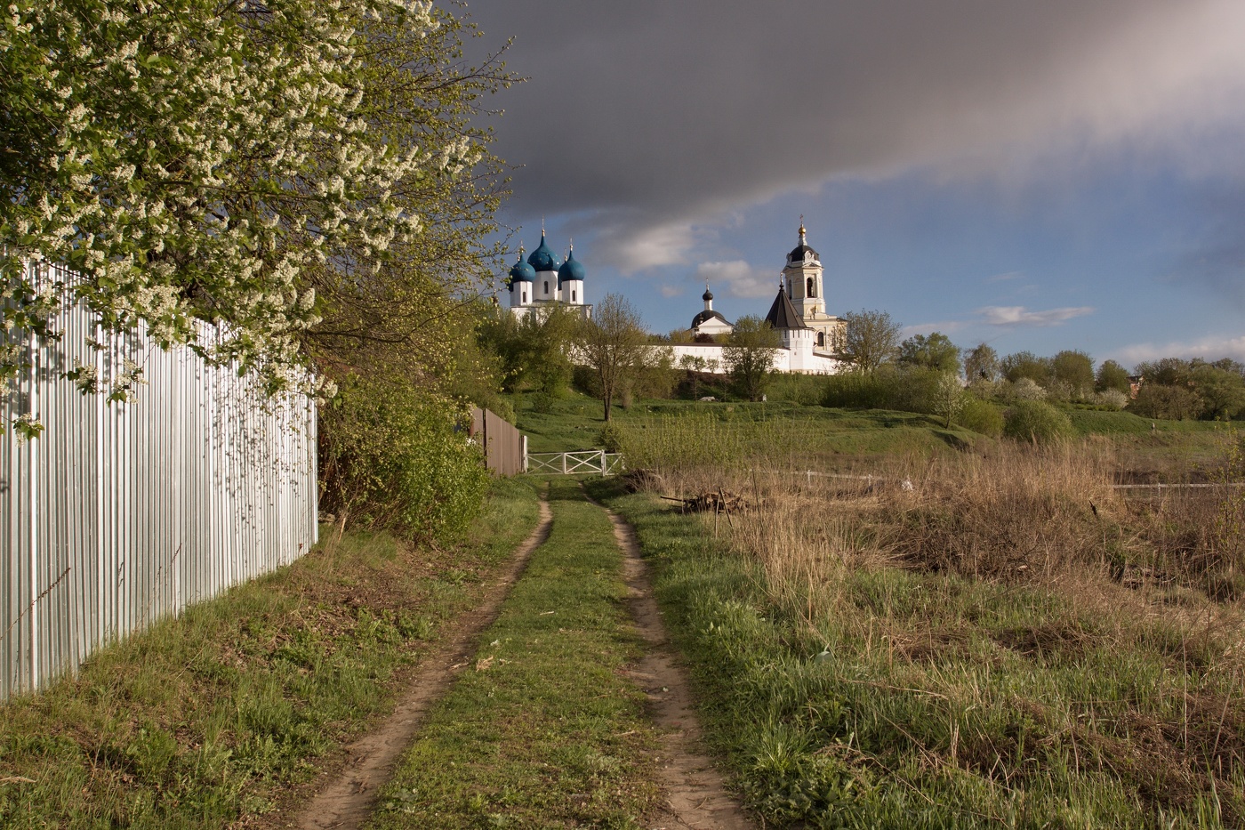 Апрельский сюжет из старого города С.