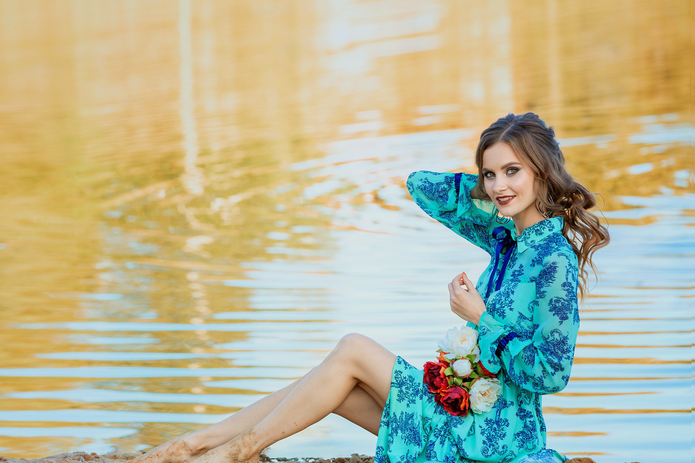 Анна - портрет девушки на берегу озера.