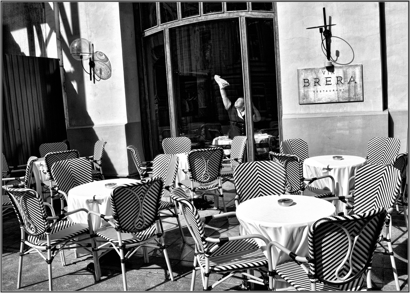 .... Тайные знаки в окне ...