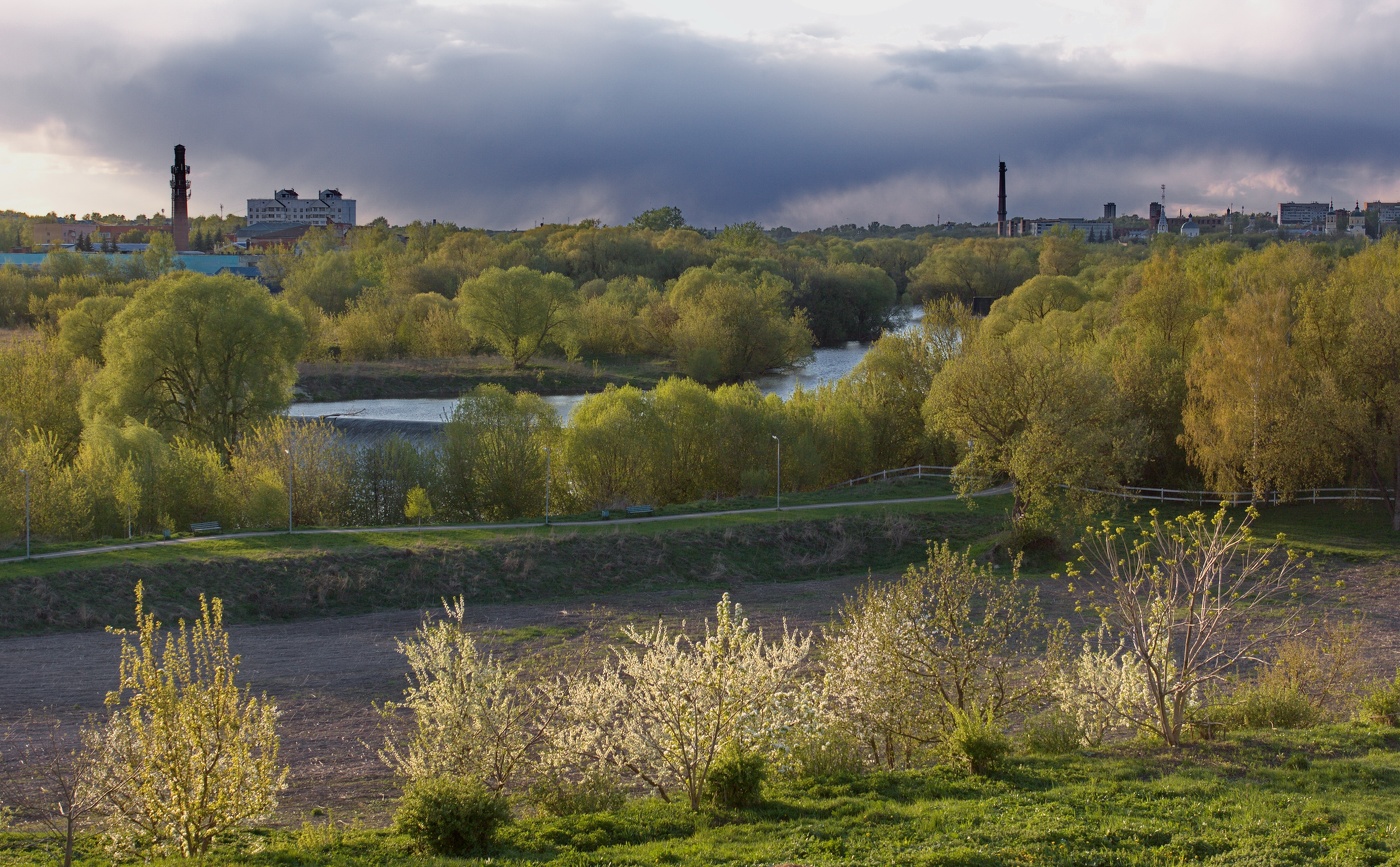 Ненастье в старом городе С.