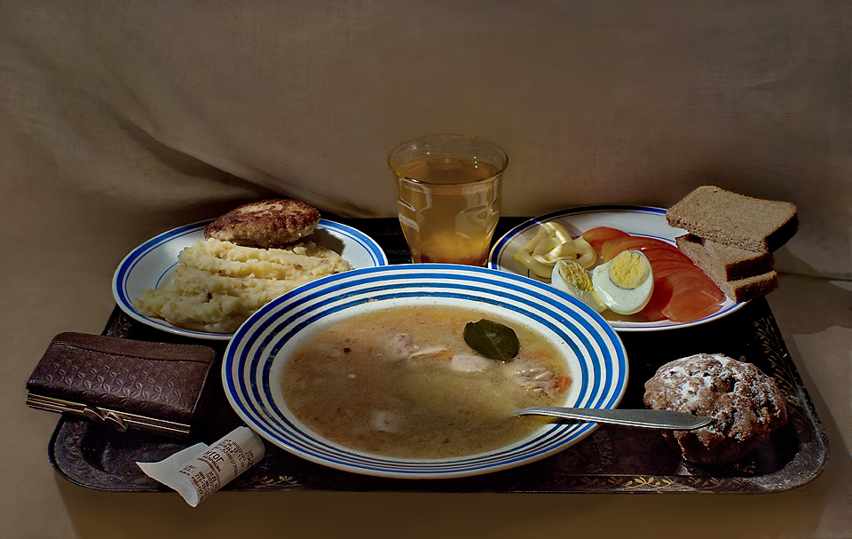 Комплексный обед советской заводской столовой.