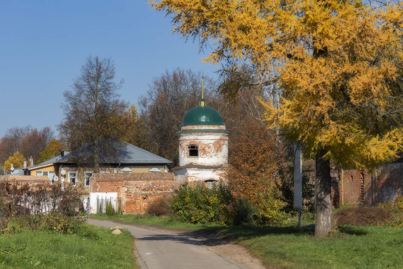 Башня стены Ризоположенского монастыря