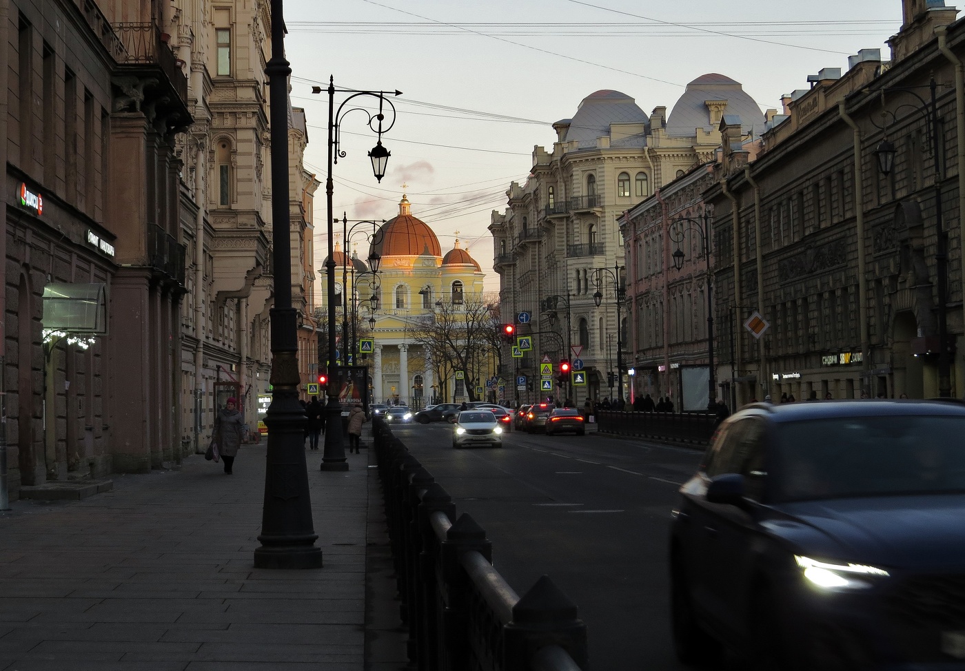 гуляли мы по городу