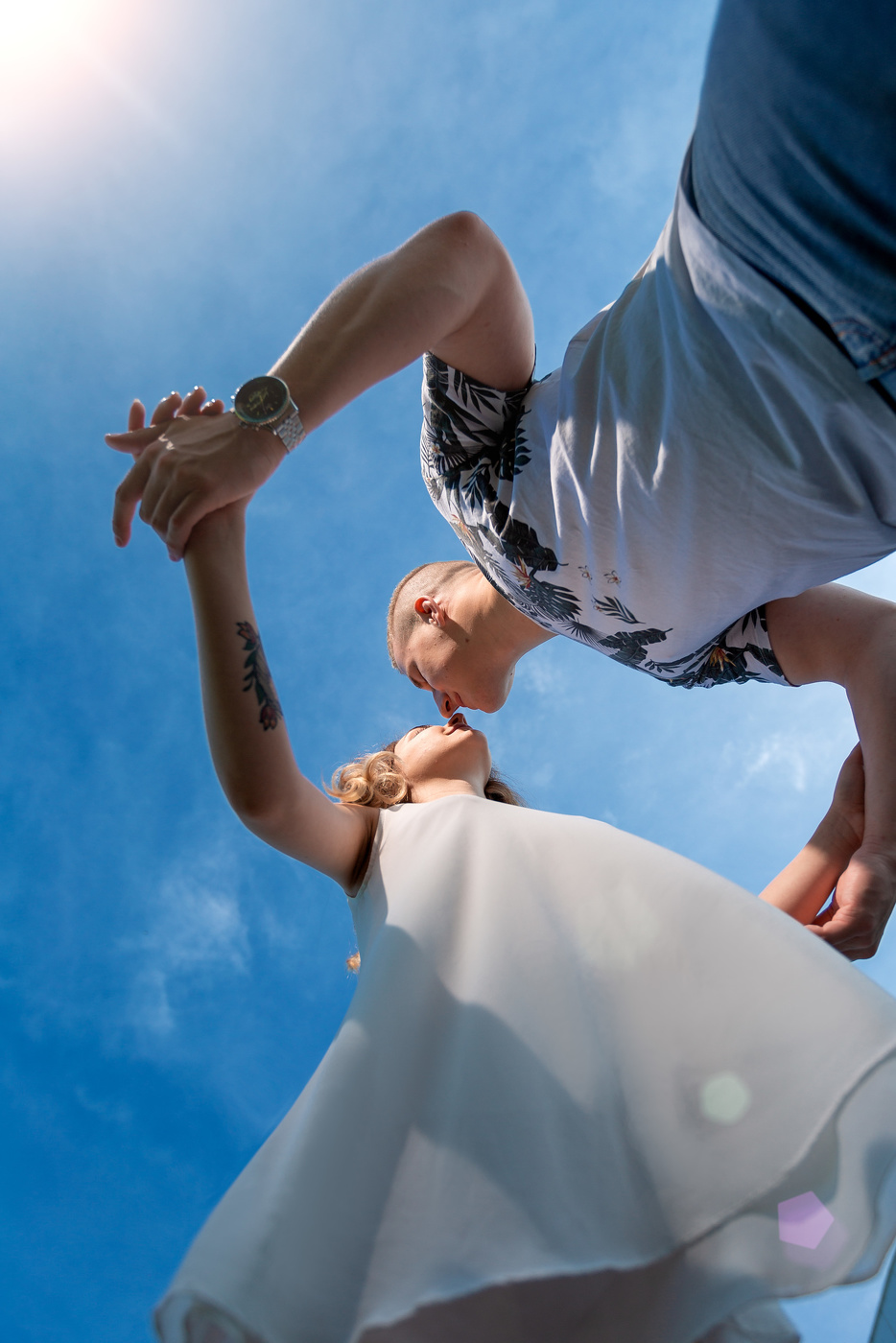 В синее ,синее небо Вместе взлетели с тобой.