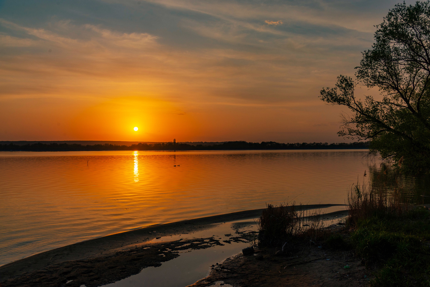 ЗАКАТ НАД ОЗЕРОМ ПОВИС.