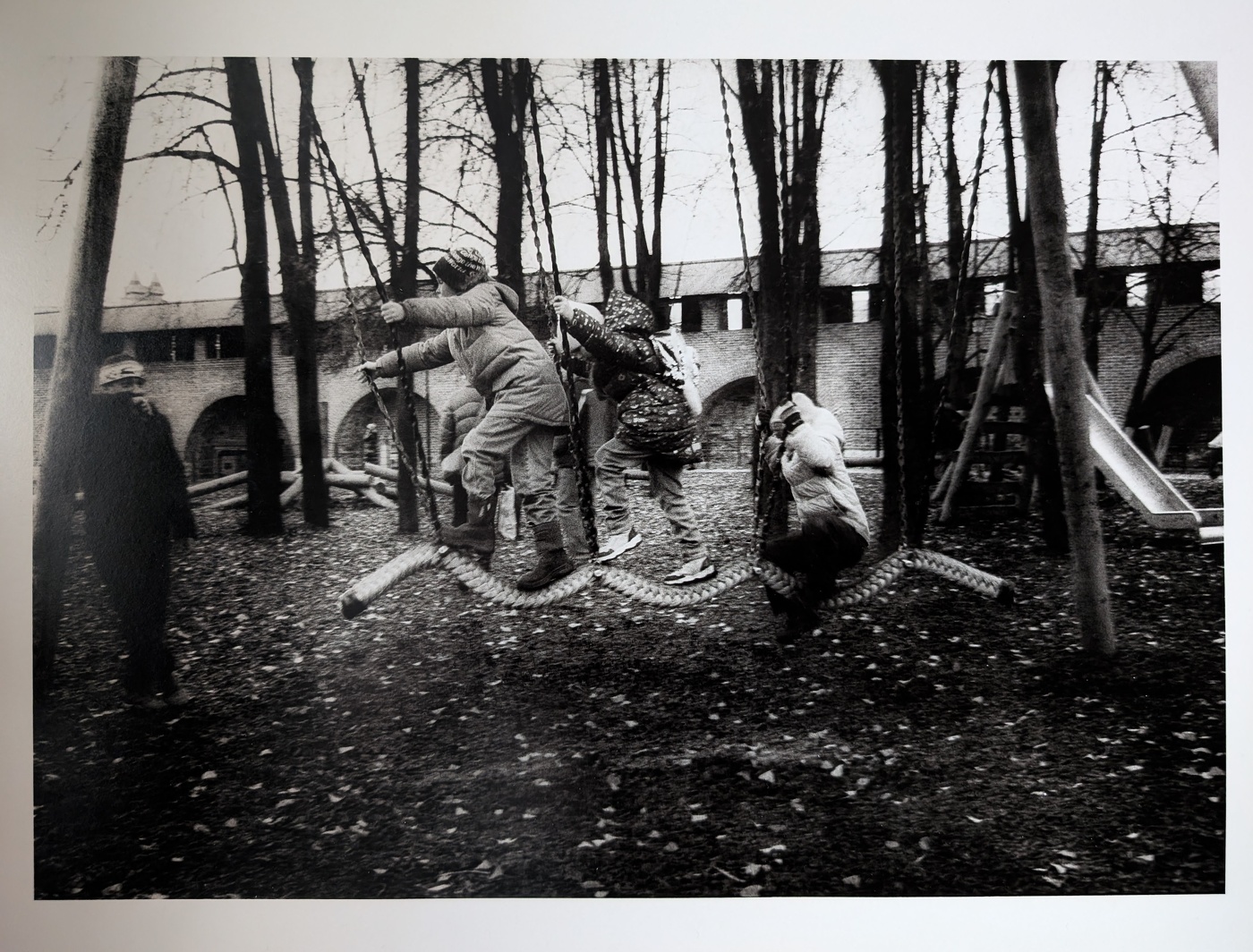 Дети играют в кремле