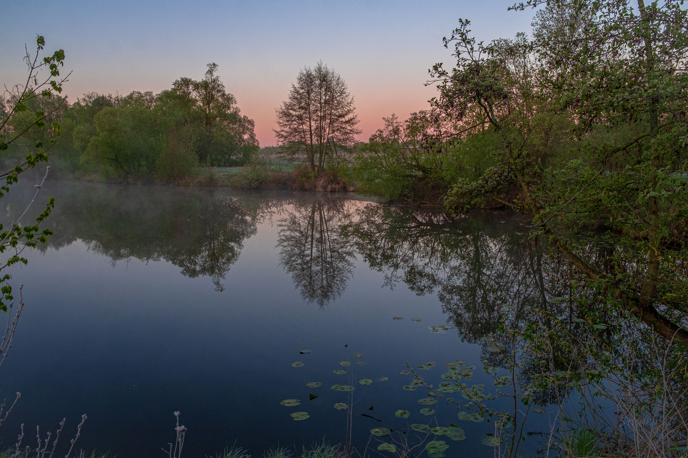 Рассвет на озере Рожок.