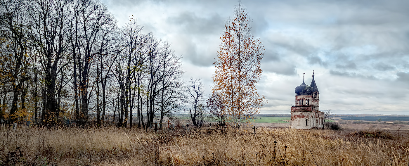 Храм и погост.