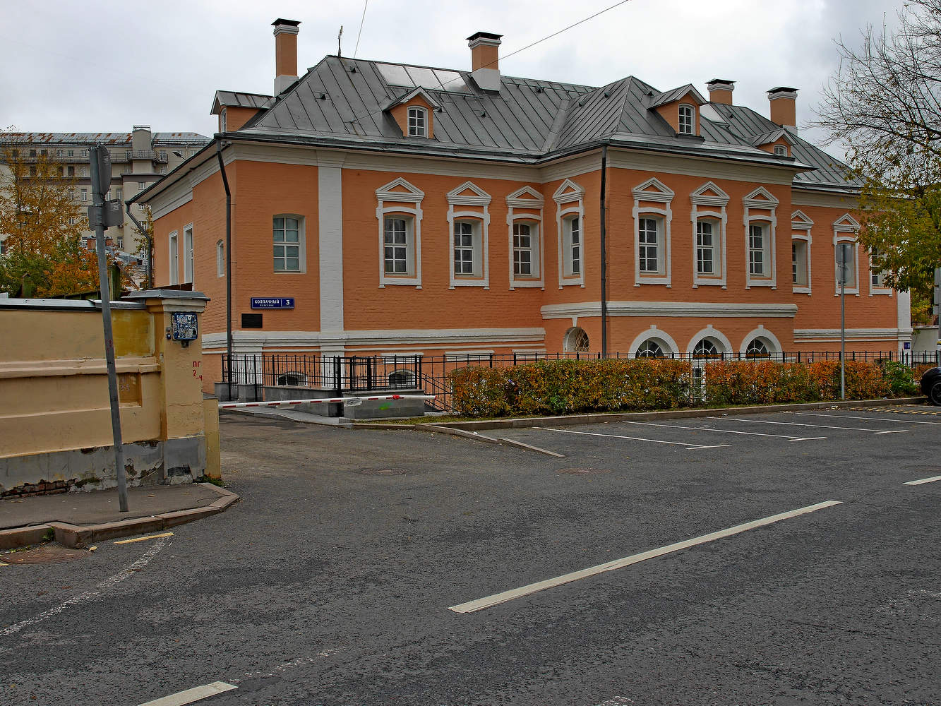 Колпачный переулок