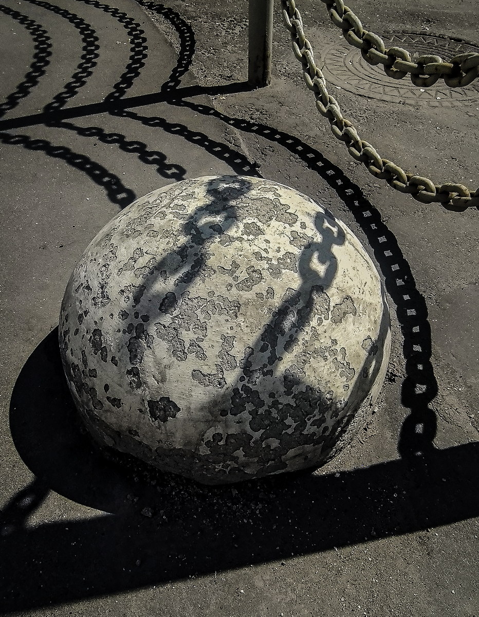 Тень и белый день