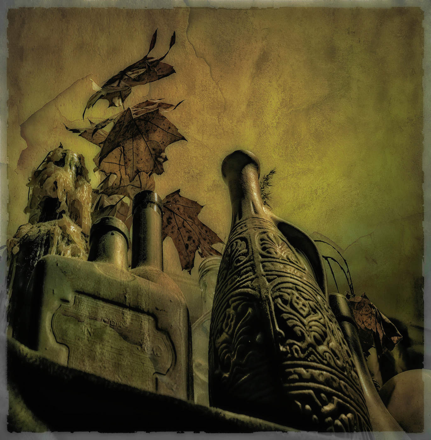 Старые бутылки.