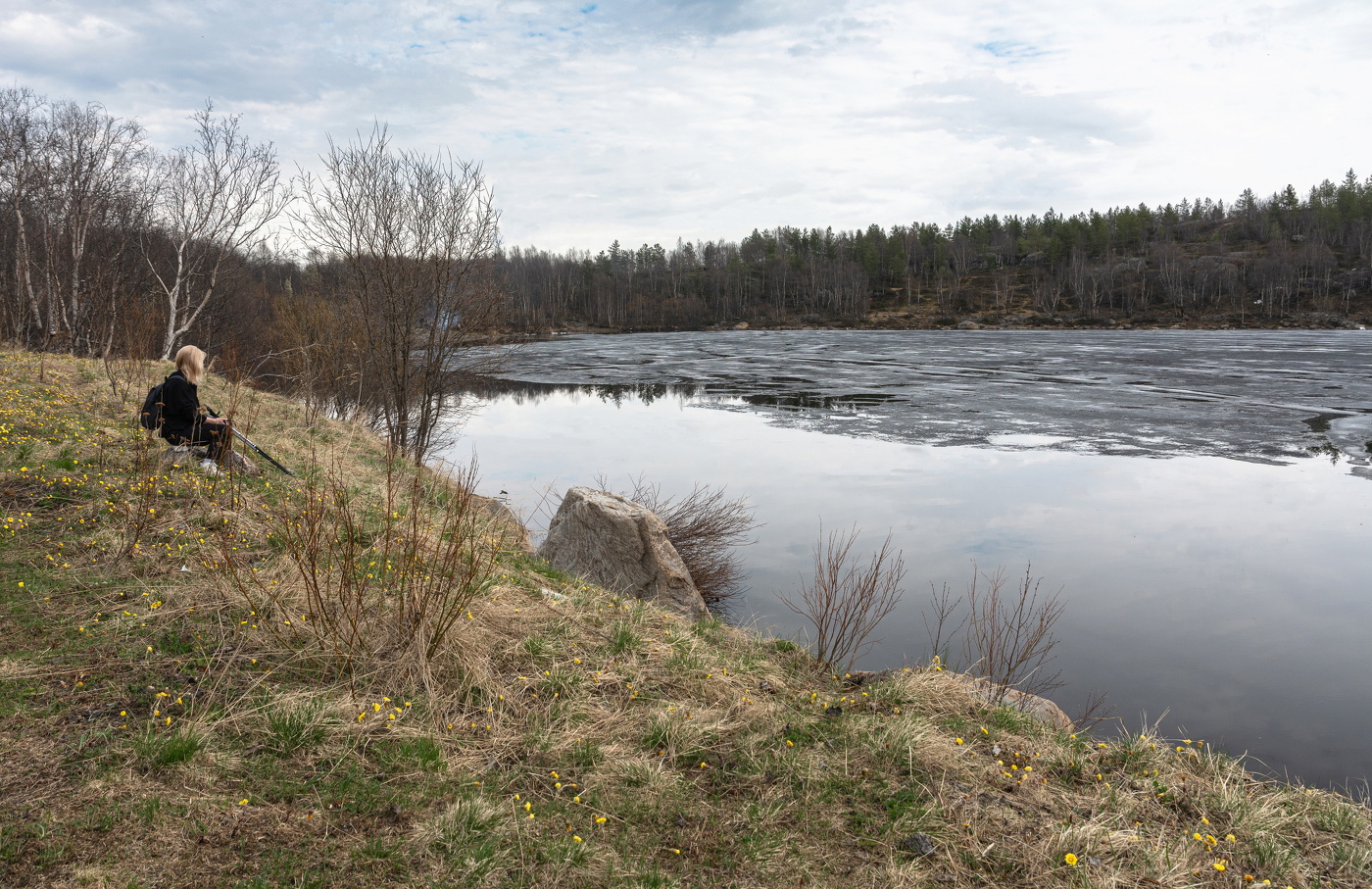 на весеннем берегу