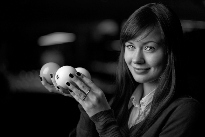 портрет бильярдистки