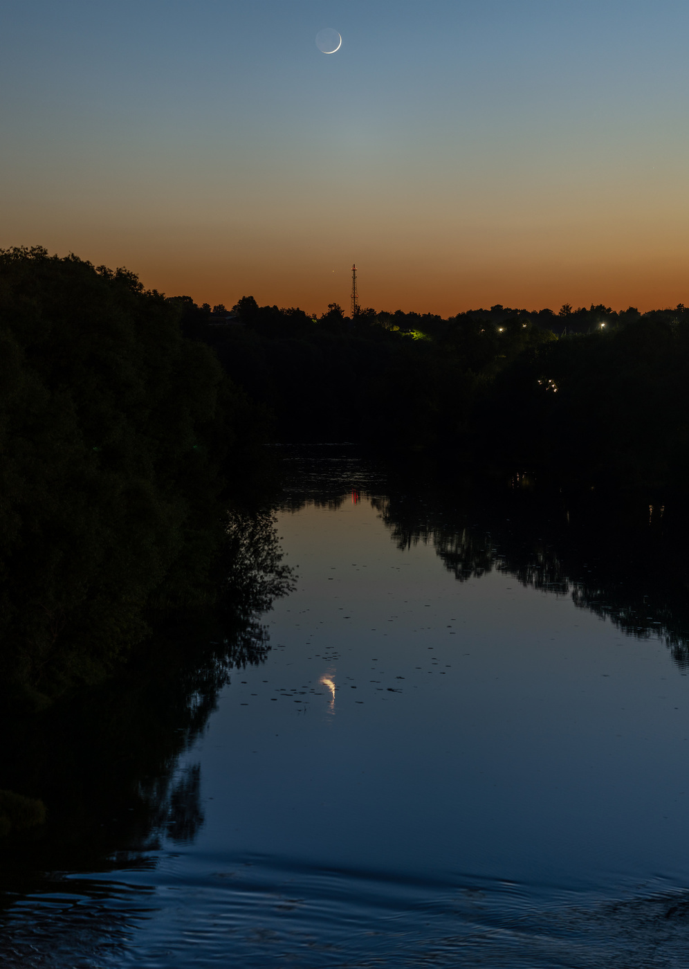 Луна и Юпитер на вечернем небе