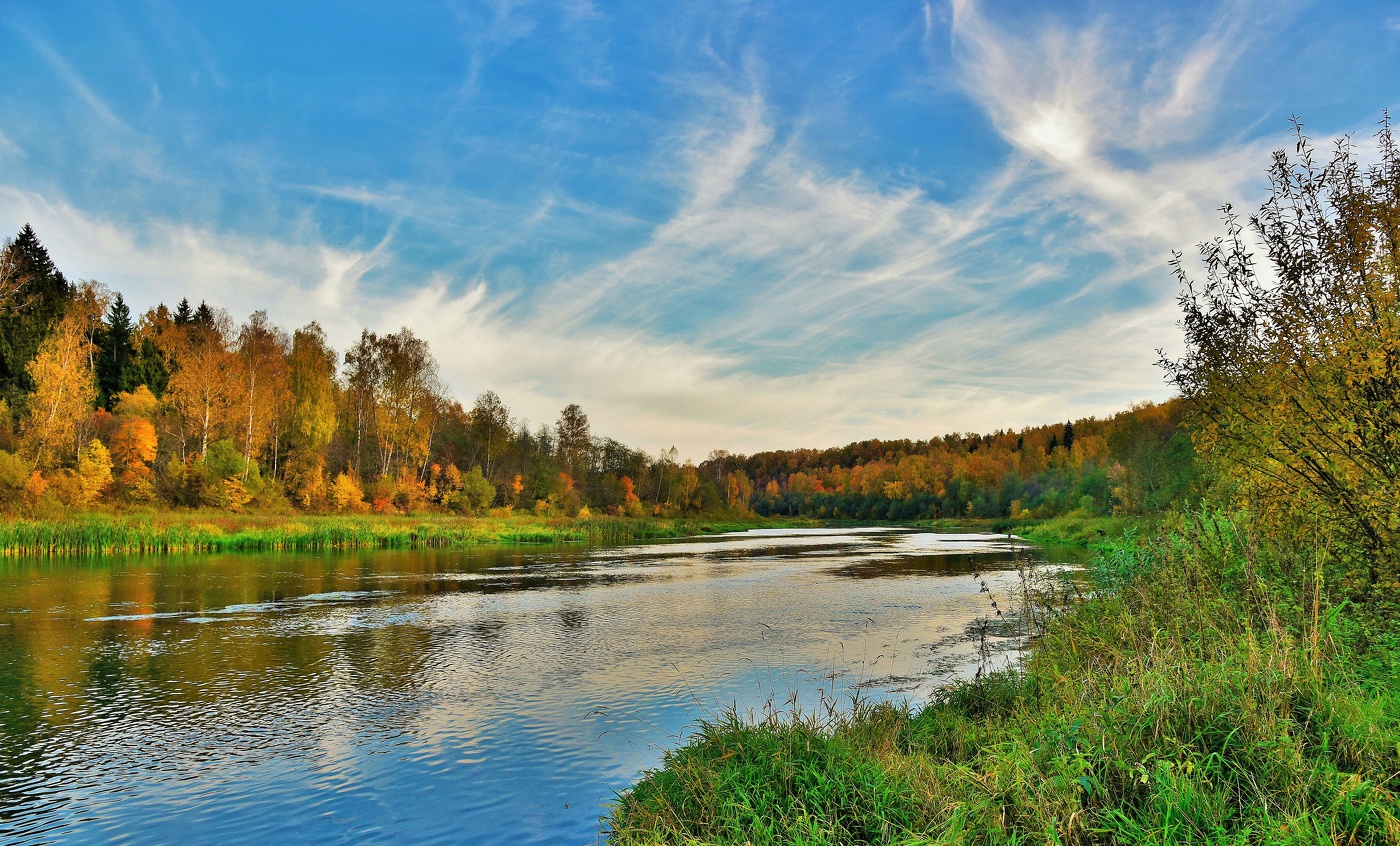 Осенний вечер на реке ...