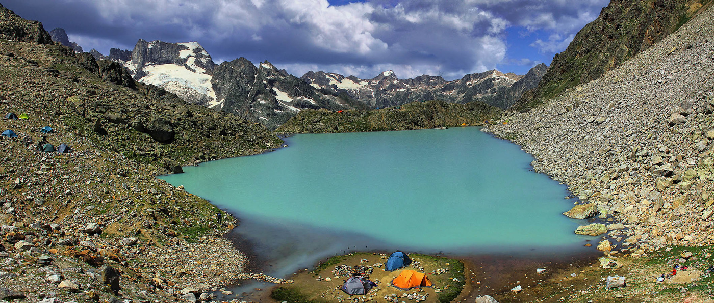 Нижнее озеро у массива Доломиты