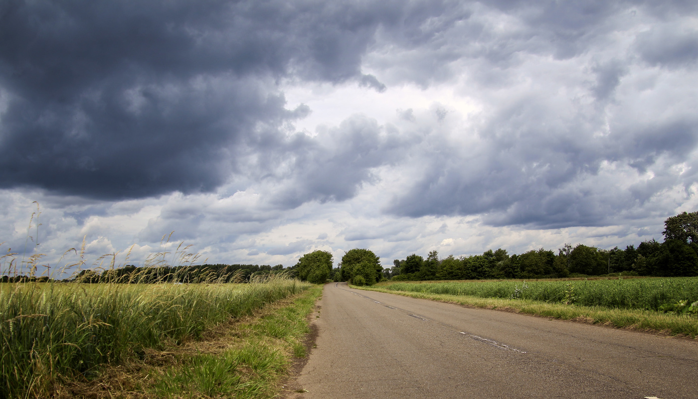 Дорога в грозу
