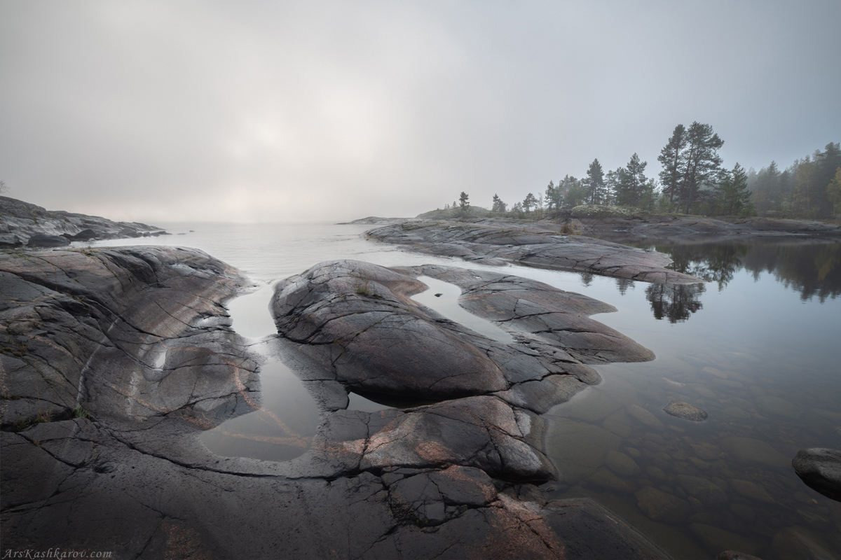 "Ладожские скалы в тумане"