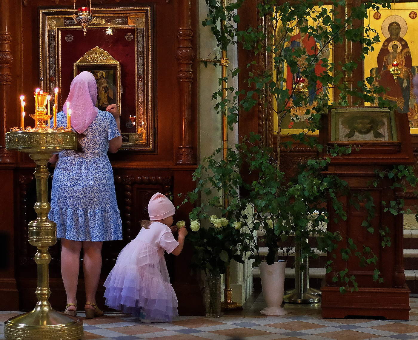 Монастырь. Праздничная служба.