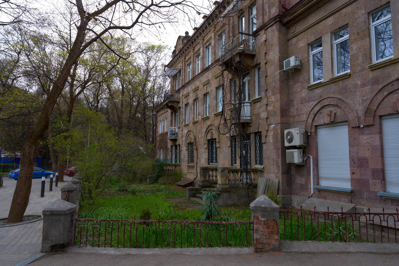 старый дом за углом