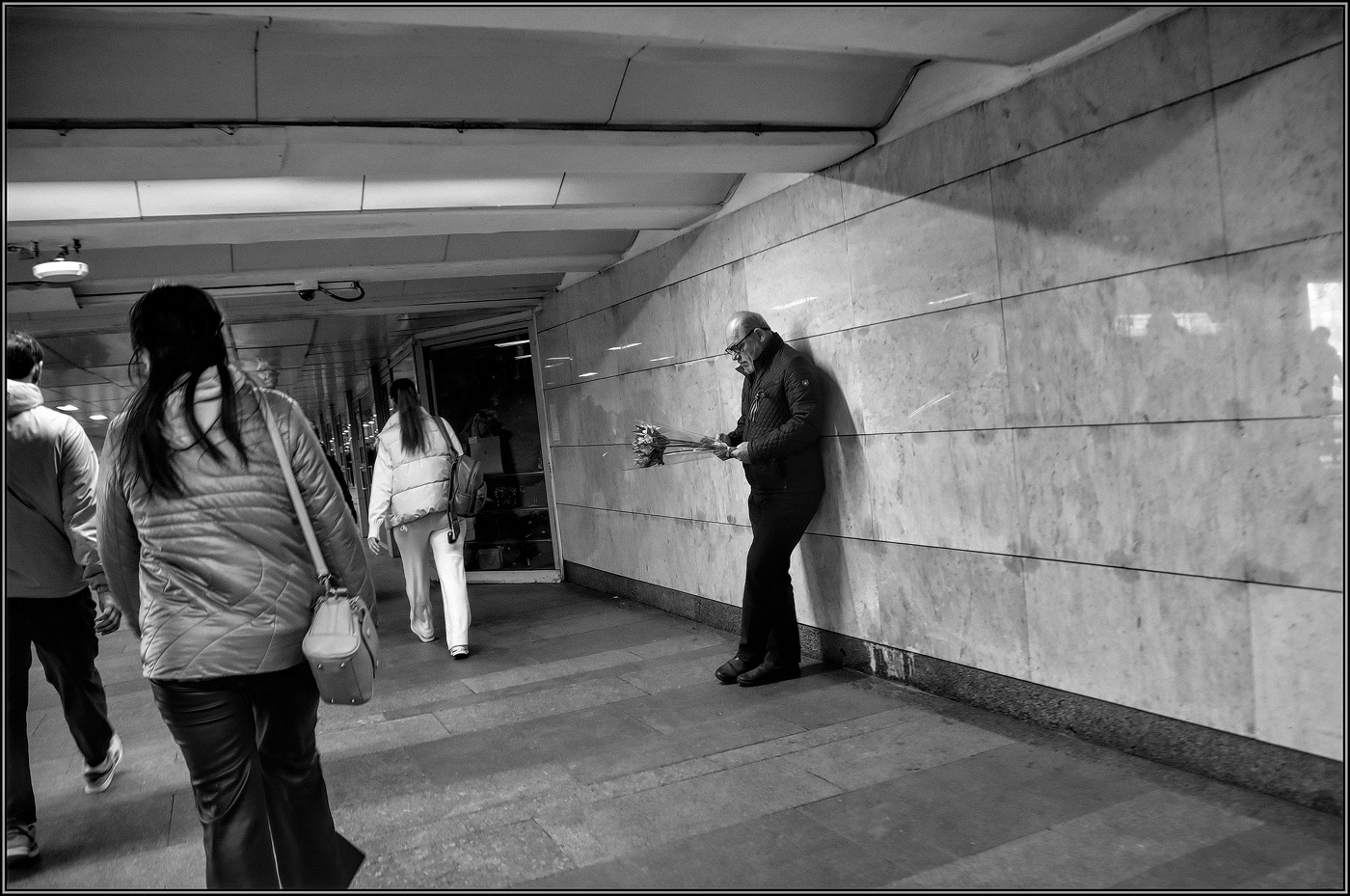 ..... Ты обещала быть к шести ! .....