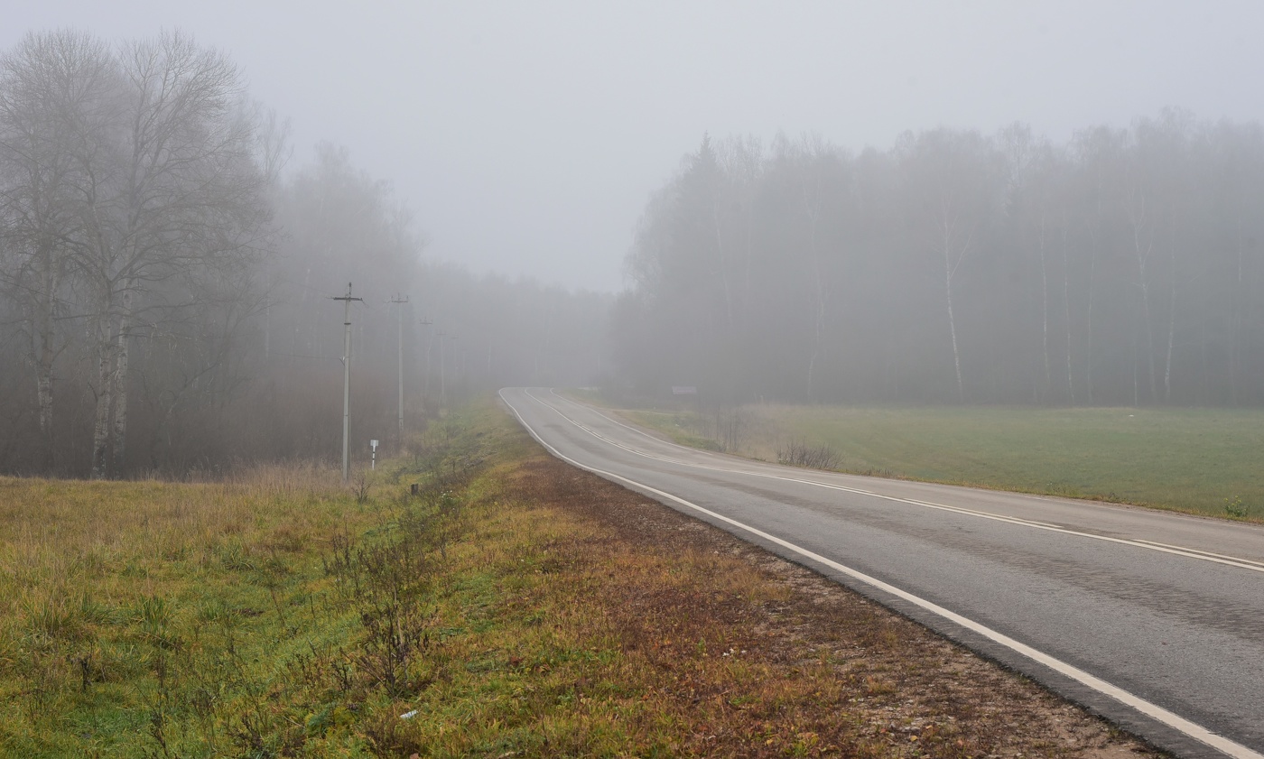 "Вверяет эху сон пустынный осиротелое шоссе ..."