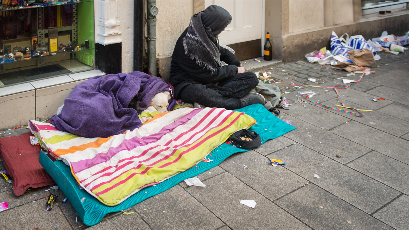 средь шумного бала