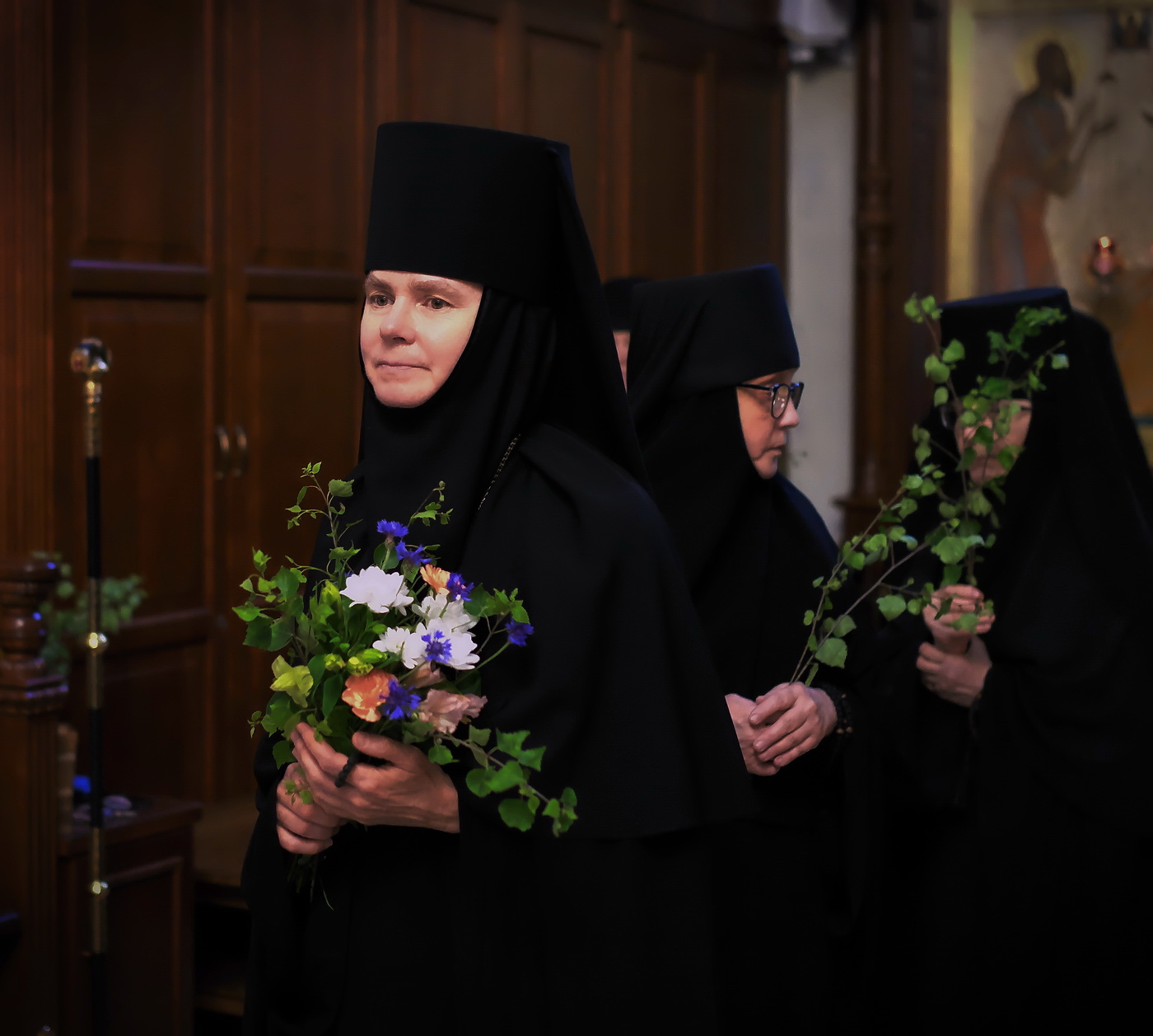 Монастырь. Праздничная служба.