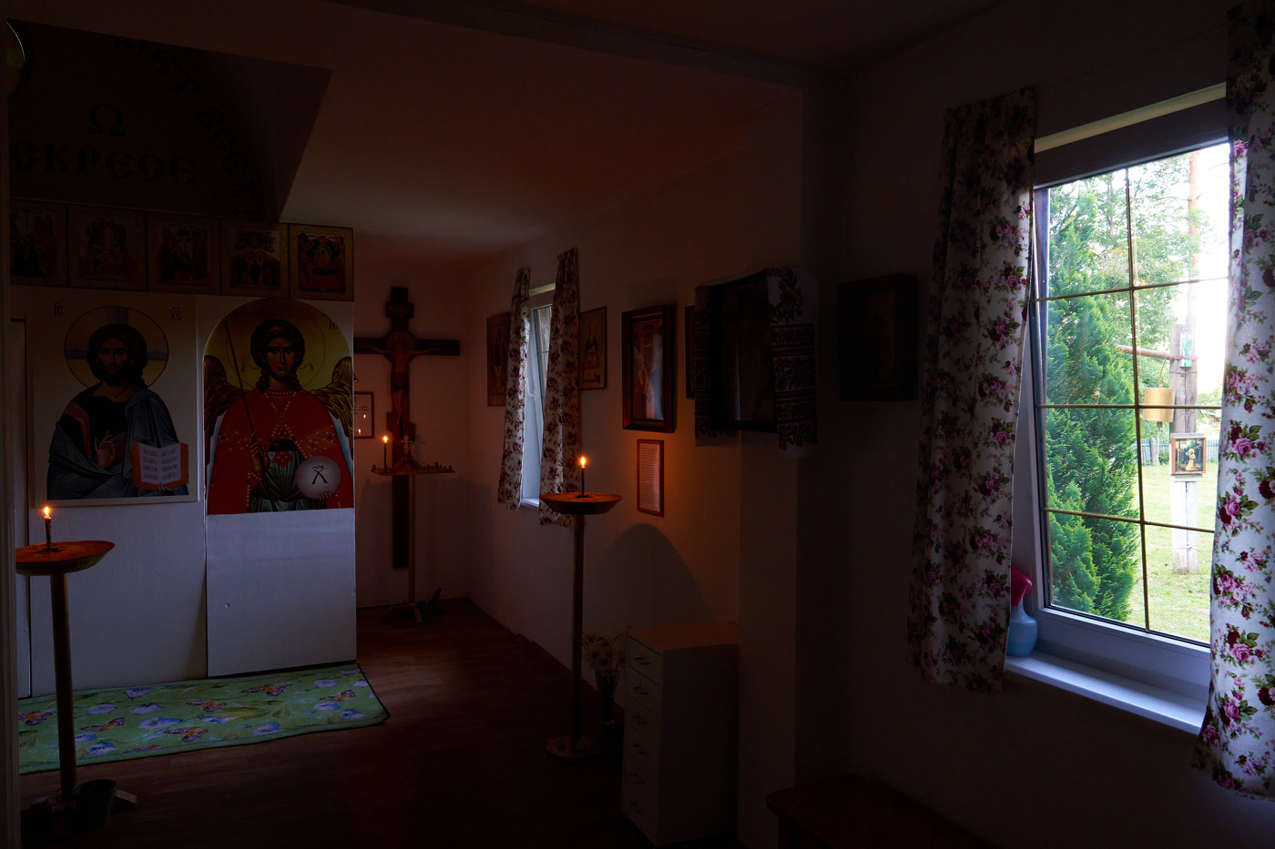 где то высоко высоко в горах стоит Храм. И горят там свечи. А на улице колокола. И я позвонил в коло