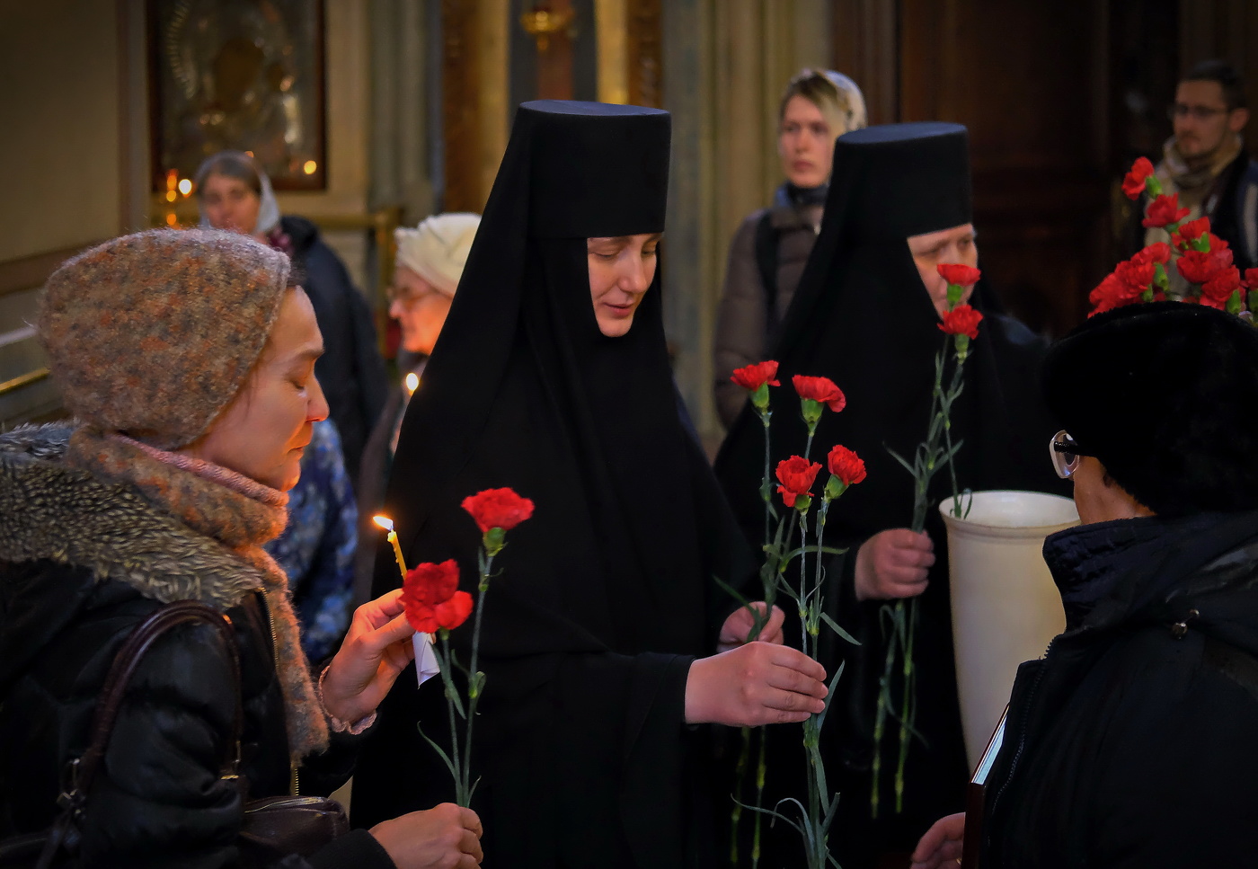 Монастырь. Панихида.