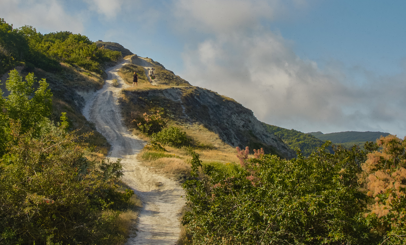 По долинам и по взгорьям