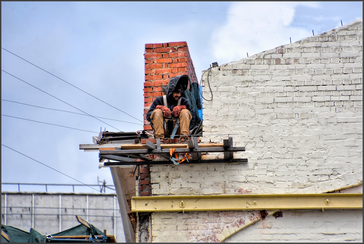 ..... Карлсон , который живет на крыше .....