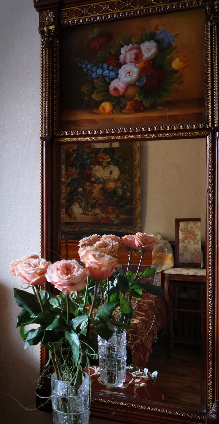 Сколько натюрмортов в кадре?