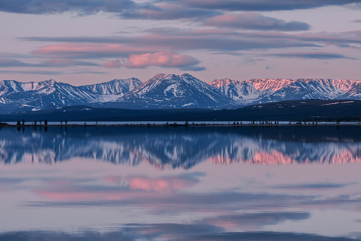 Хребет Черге на рассвете