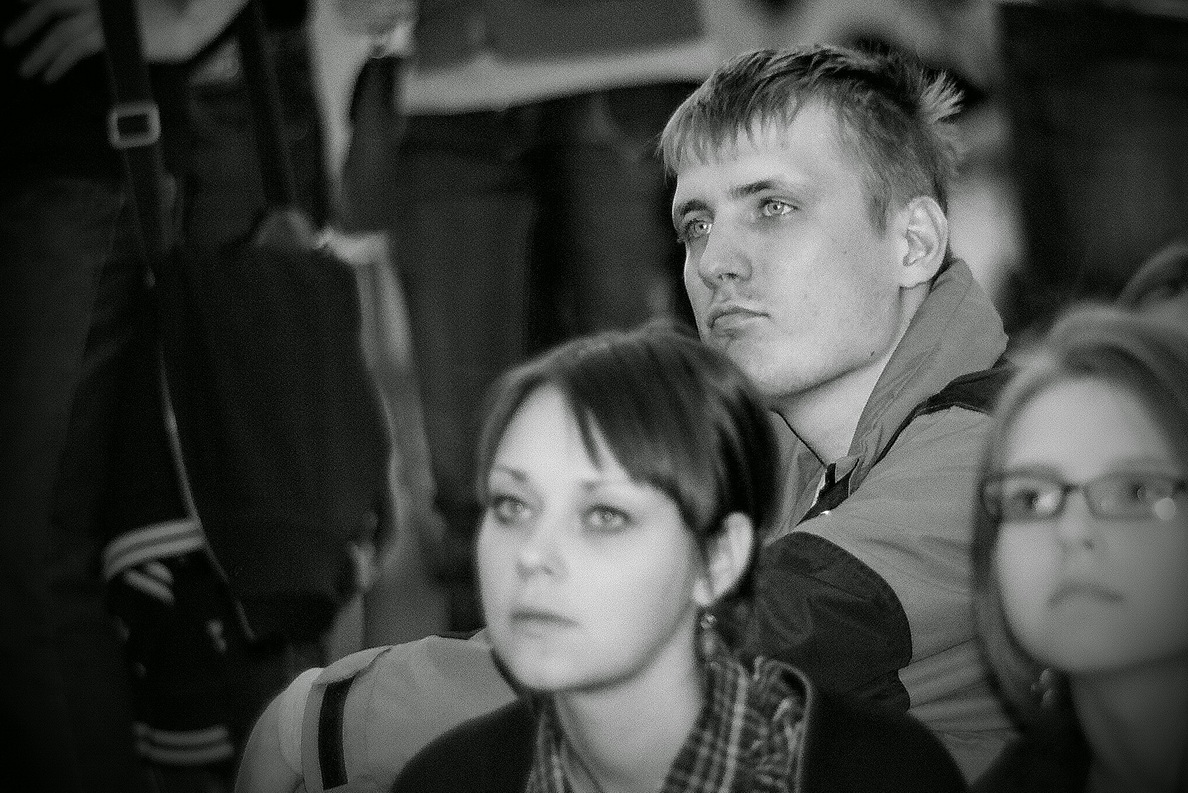 *Слушают музыку.**