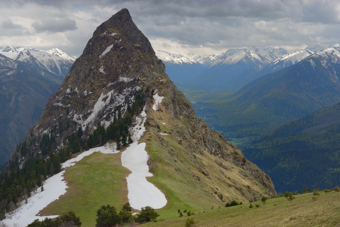 Вершина Закан