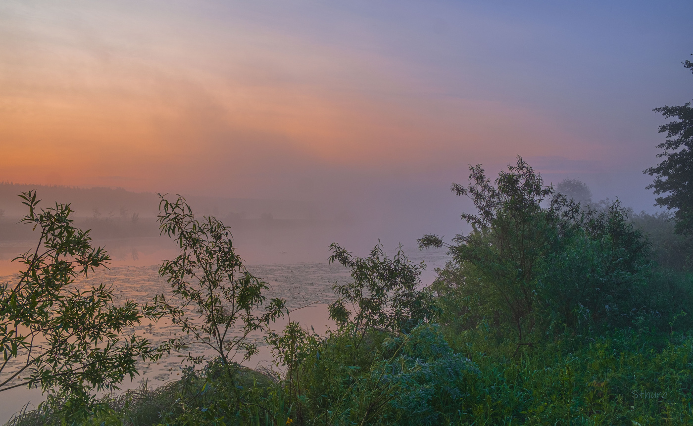 На рассвете.