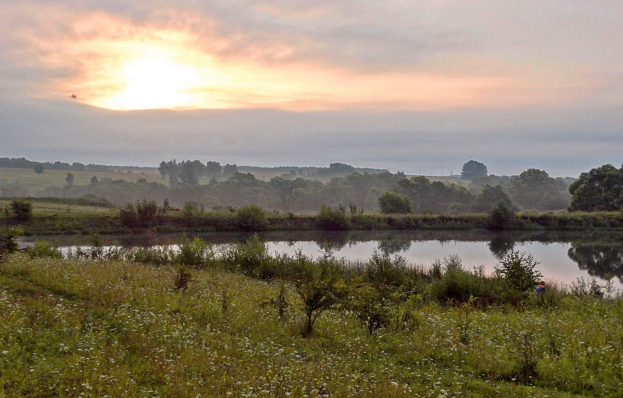 После восхода туманное утро