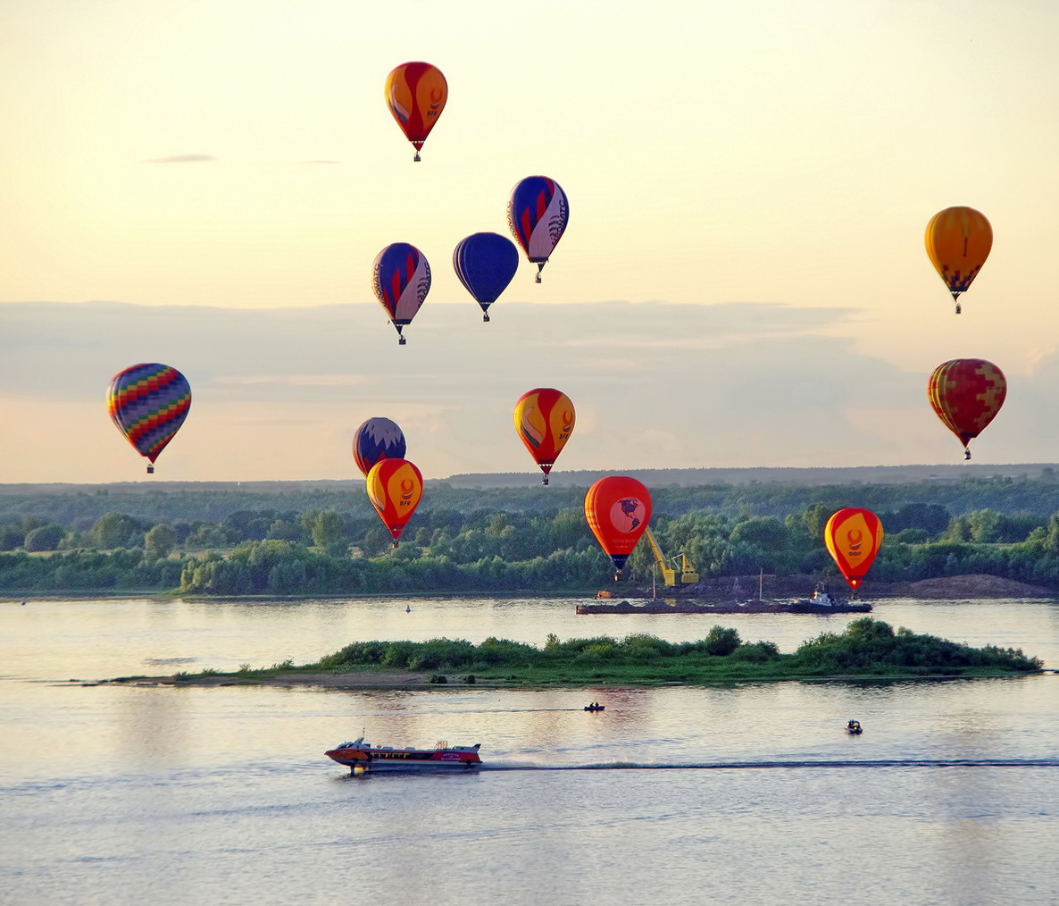 Воздушные шары над Волгой