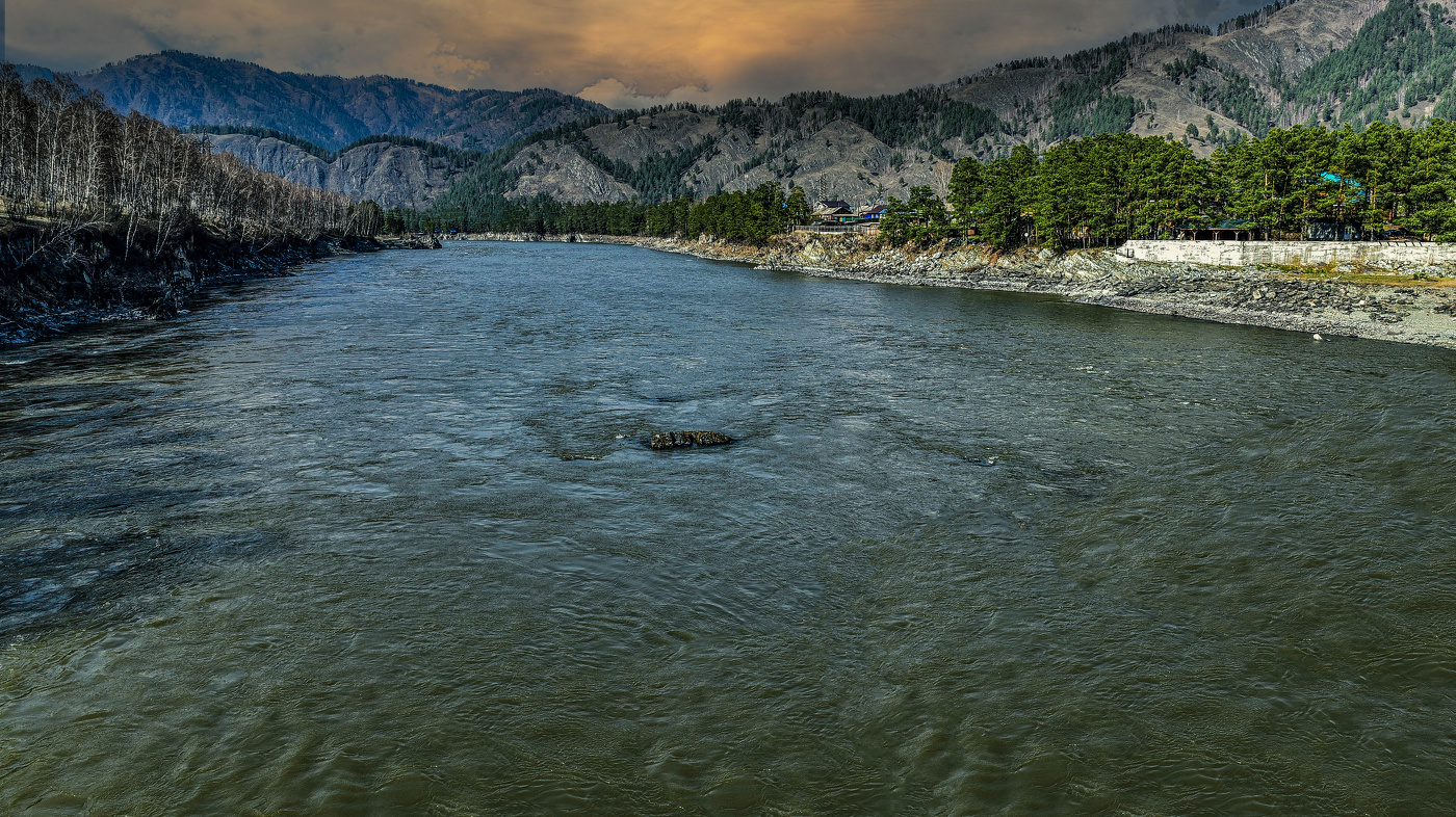 Горный Алтай. Река Катунь в начале мая.