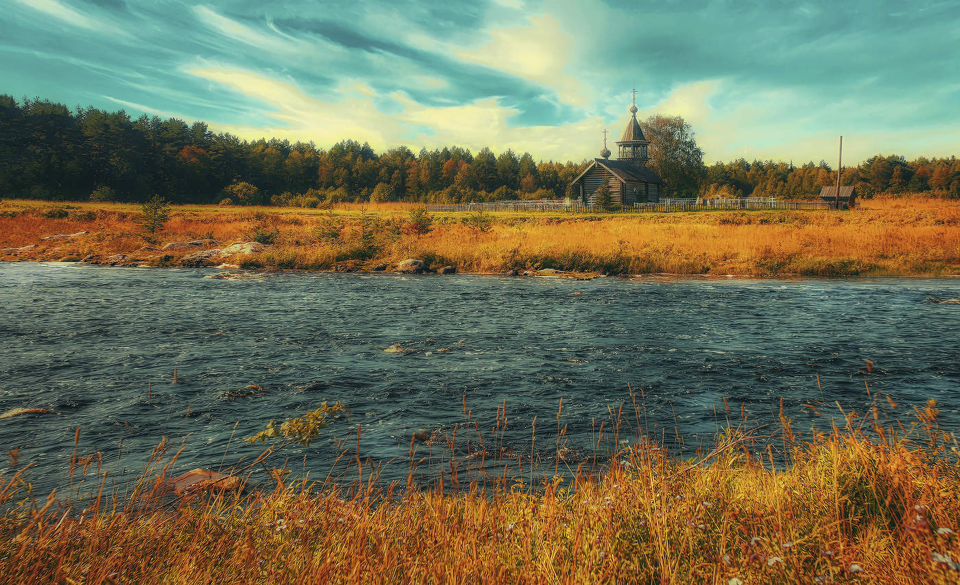 Старое деревенское кладбище.