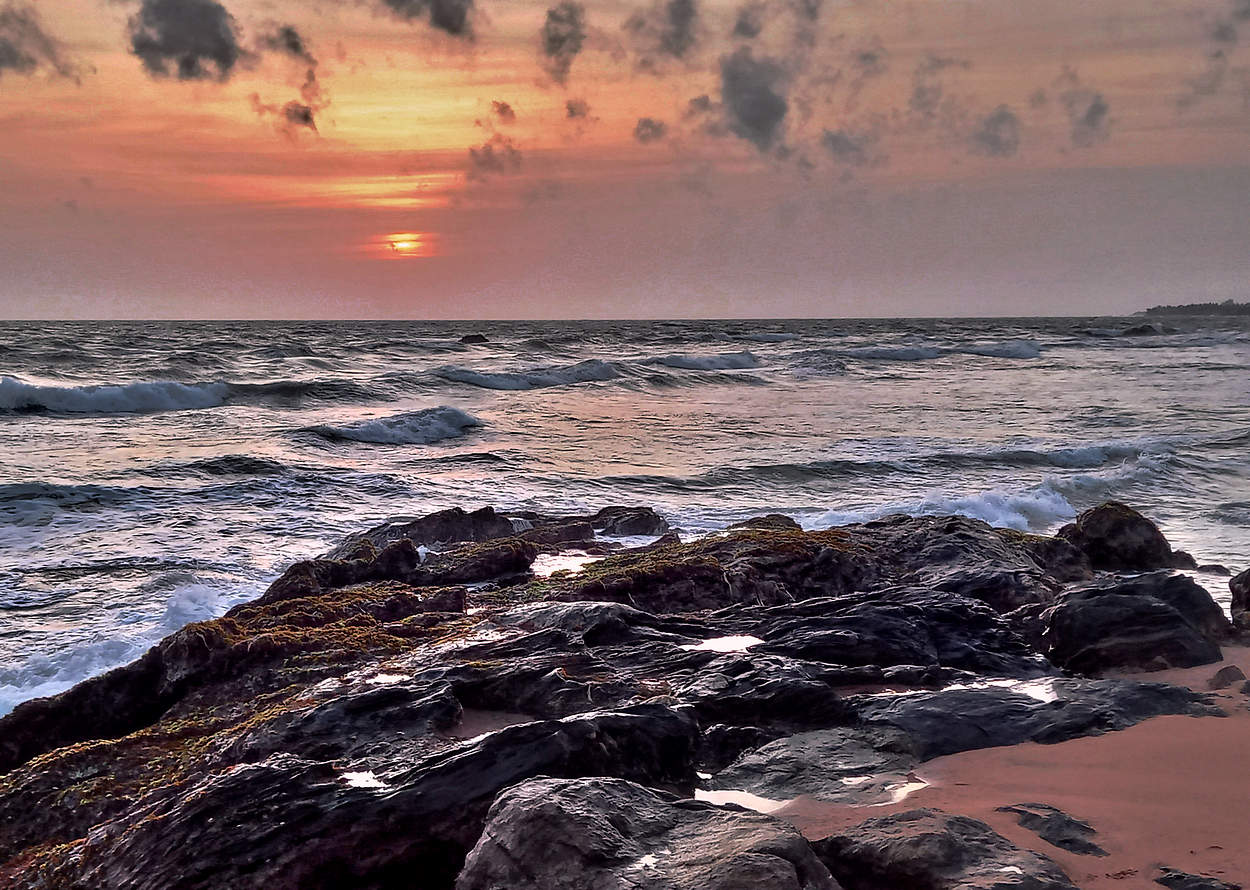 Яркий морской закат