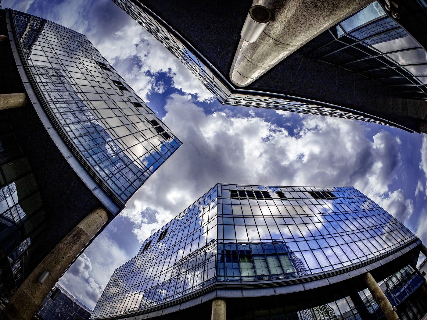 Небо и офисы