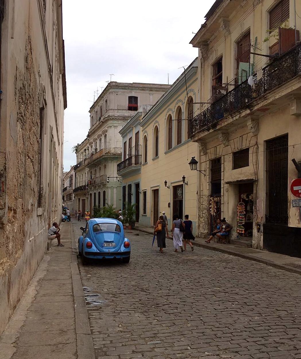 По старой улочке в Гаване