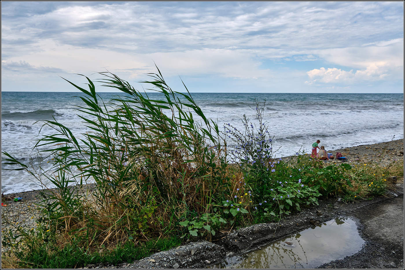 Штормит немного.