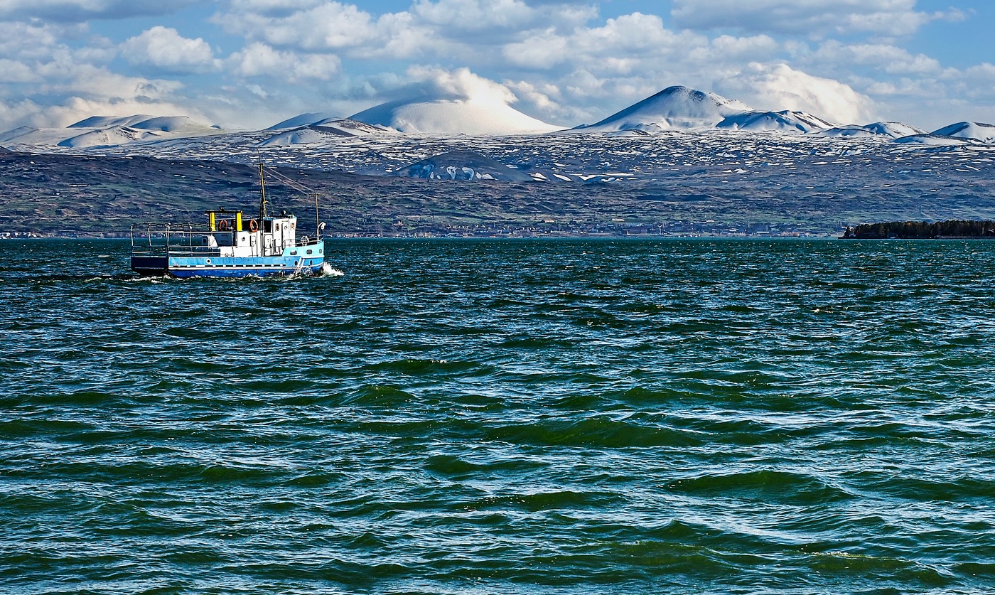 Озеро Армении Севан.