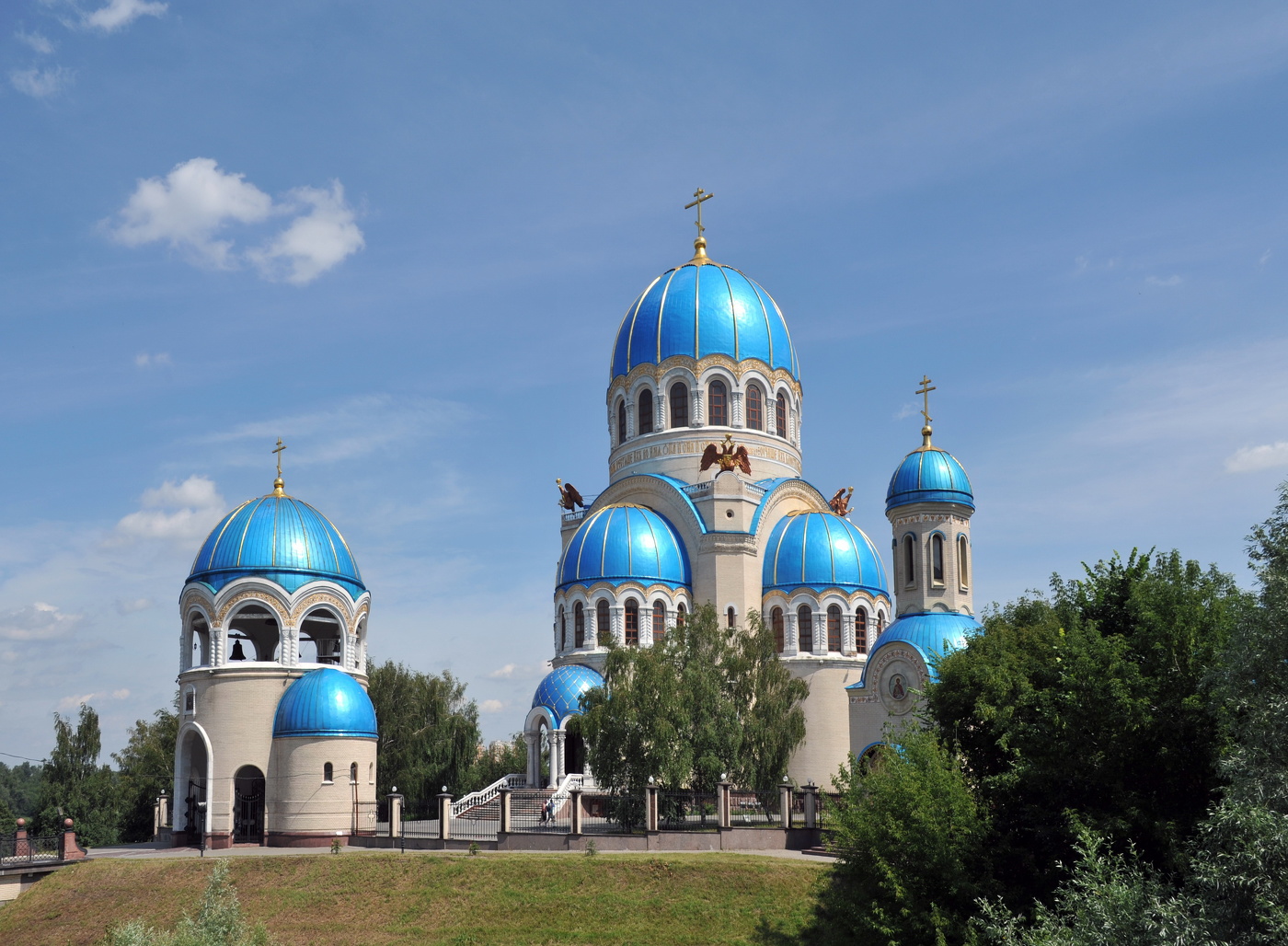 Храм Живоначальной Троицы в честь тысячелетия крещения Руси