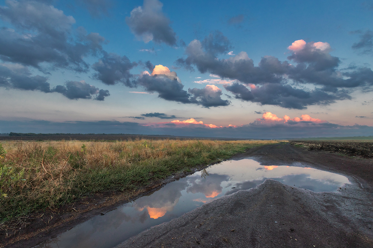 Просто лужа на дороге