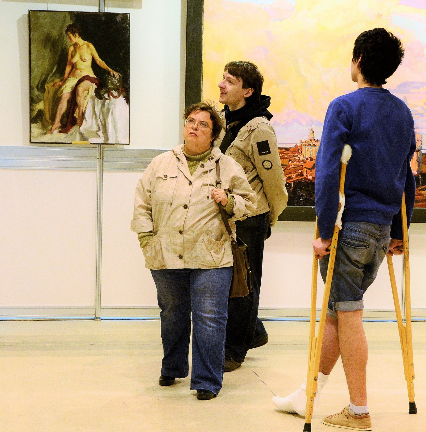 *"В музей привезены картины и кто-то, отложив дела..."