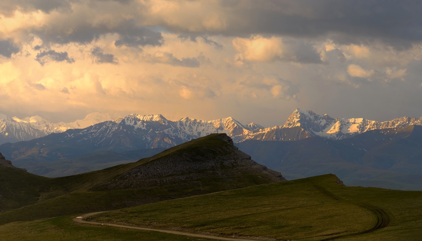 Рассвет в горах Кавказа